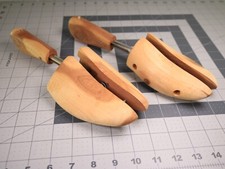 Vintage Pair of Wooden Cedar Shoe Trees Stretchers Shaper Size M Inserts Pics 