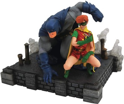 Artze Wall Art DC Gallery Dark Knight Returns Batman & Carrie Dlx PVC Figure MAR