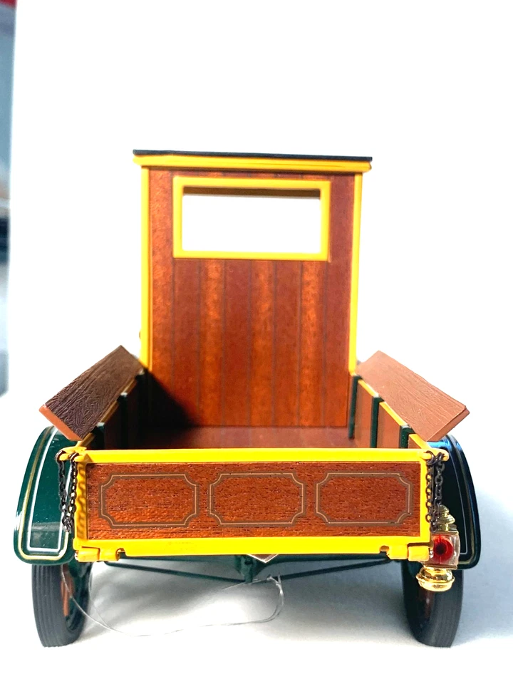Franklin Mint 1913 Ford Model T Pickup Green scale 1:16 INV# 4058 - Image 4 of 4