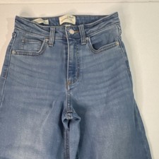 Universal Thread Women's Blue Denim Wide-Leg High Rise 5-Pocket Button Zip Jeans