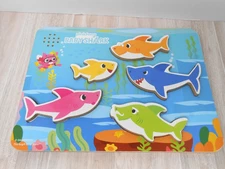 Pinkfong Baby Shark Family Wooden Song and Puzzle 5 Pieces 2019
