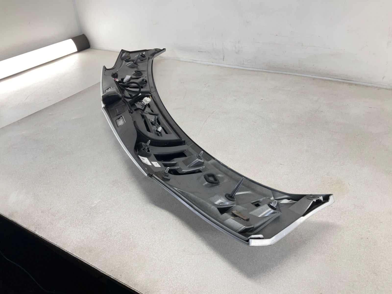 17-20 MASERATI Levante Rear Liftgate Tailgate Spoiler w/ Camera OEM