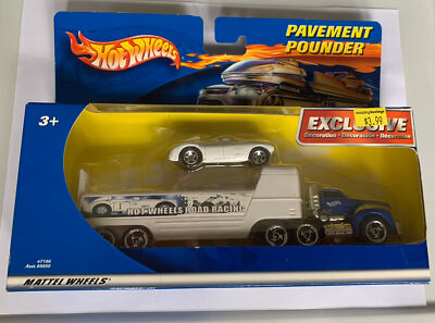 Hot Wheels 2000 Pavement Pounder Cunningham C4 Corvette Semi Truck & Trailer Nw