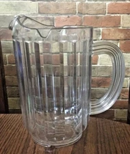 Rubbermaid 60 oz Clear Ribbed Hard Plastic Bouncer Pitcher 3 Way Pour NSF 9F48