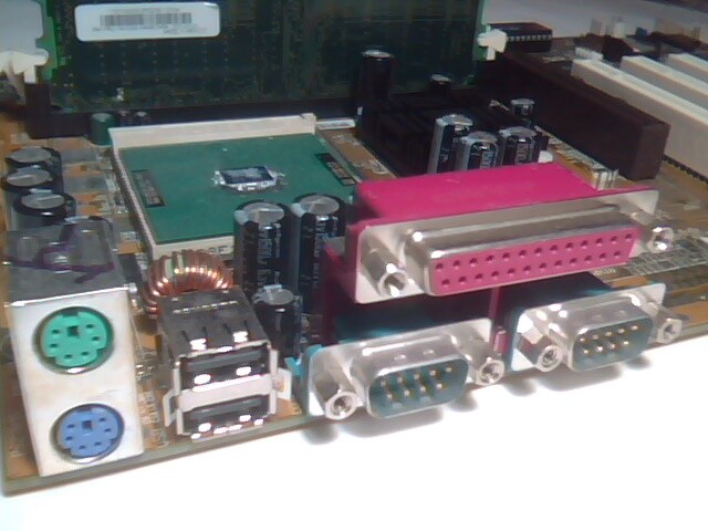 Carte Mère ASUS CUW-AM REV 1.02 – Socket 370 – Occasion