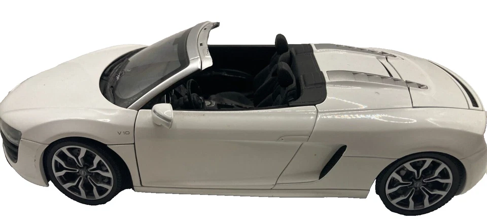 Audi R8 Kyosho 1:18 blanco Foto 3 de 4