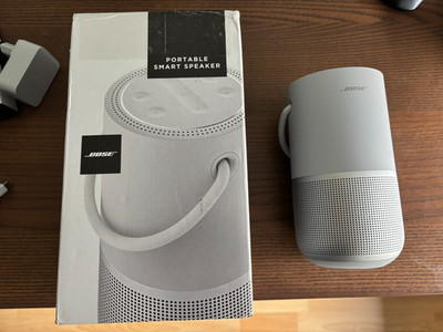 BOSE Portable Smart Speaker - Silver mit Ladeschale