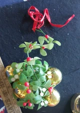 Vintage Mistletoe Ball With Gold Ornaments Christmas dec