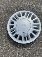One factory 2000 to 2005 Chevy Malibu bolt on hubcap wheel cover 9593496