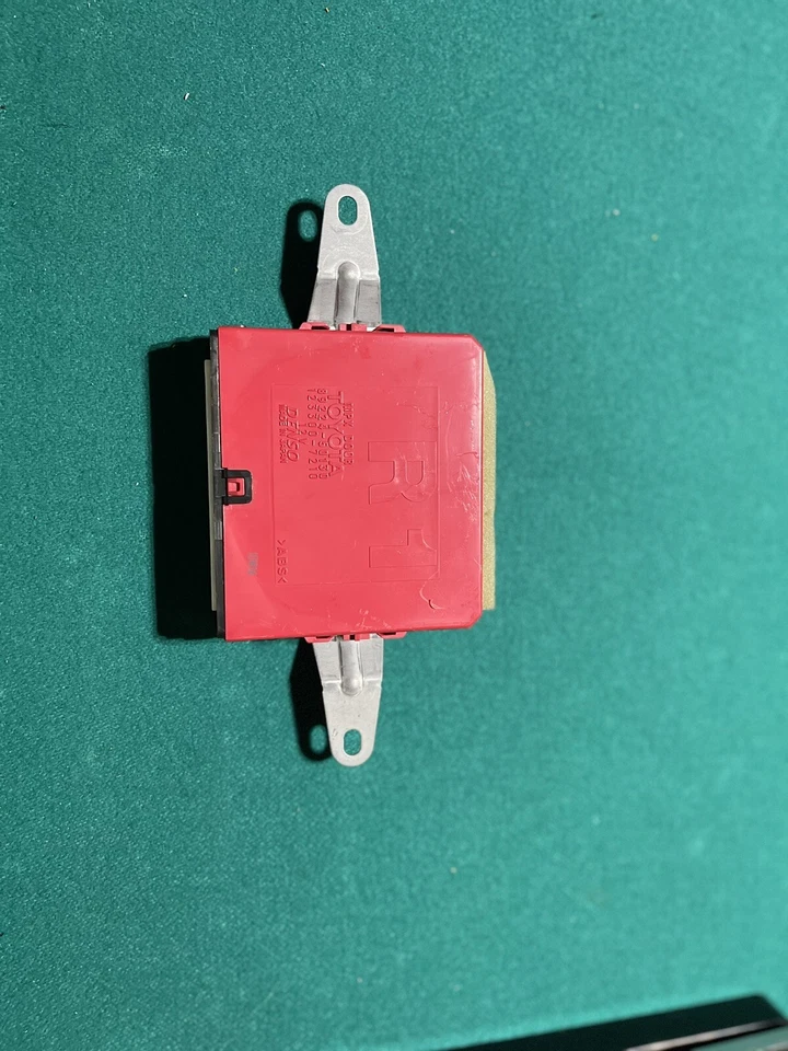 2010 - 2012 LEXUS LS460 REAR RIGHT DOOR MULTIPLEX NETWORK COMPUTER MODULE OEM - Image 2 of 4