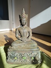 Alte Buddha Bronze mit Smaragden/Rubin, Weihe-Gravur, Thailand, ca. 1950