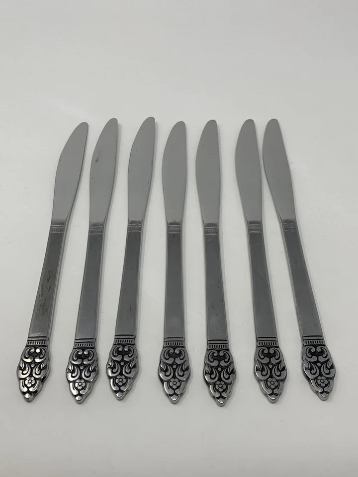 Oneida Community Vinland Stainless Steel - 7 Solid Handle Dinner Knives (9-1/4") - Image 2 of 2