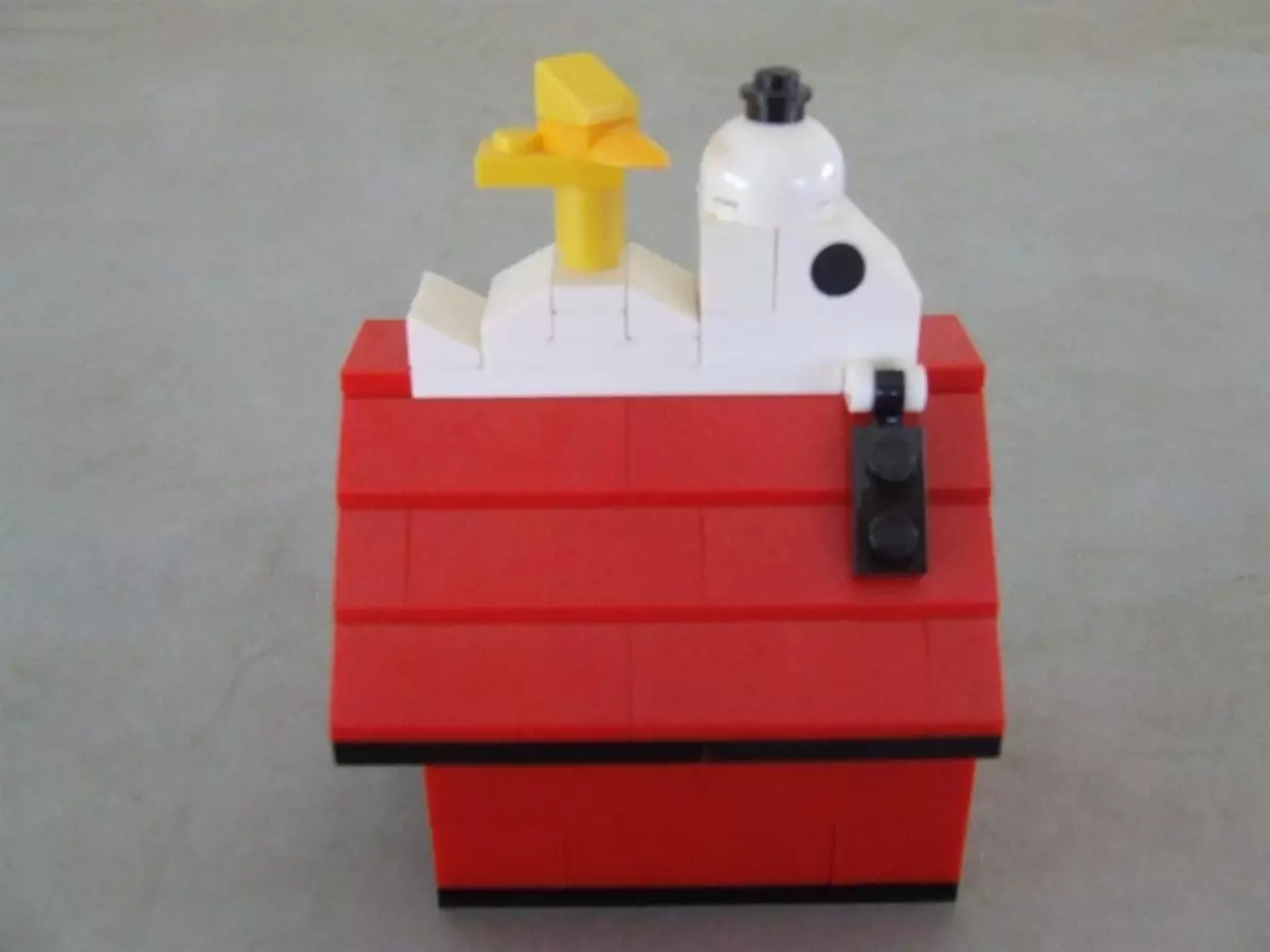 Custom Built W New Lego Bricks Dog House Bird Red Baron Dog MOC