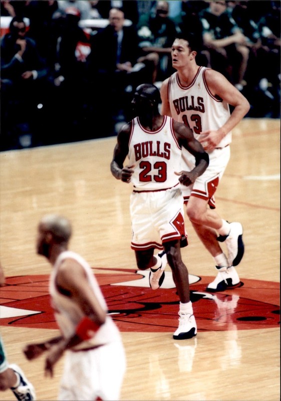 LD428 ORIGINAL 3.5"x5" PHOTO MICHAEL JORDAN #23 CHICAGO BULLS 1998 NBA CHAMPIONS