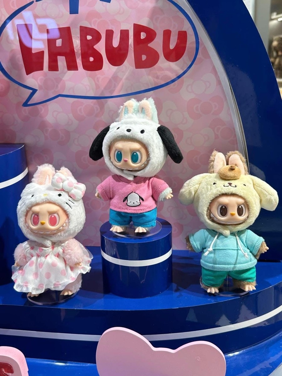 POPMART LABUBU x サンリオキャラクターズ ぬいぐるみ 2点セット 𝐋𝐀𝐁𝐔𝐁𝐔 teams up with Sanrio = total pop star vibes, zero