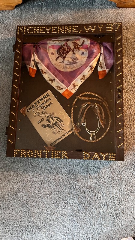 VINTAGE AUTHENTIC 1937 CHEYENNE WYOMING FRONTIER DAYS MEMORABILIA SHADOW BOX