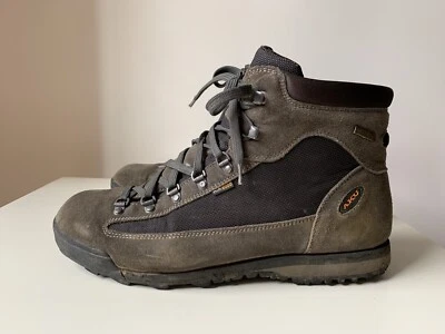 mens hiking boots australia