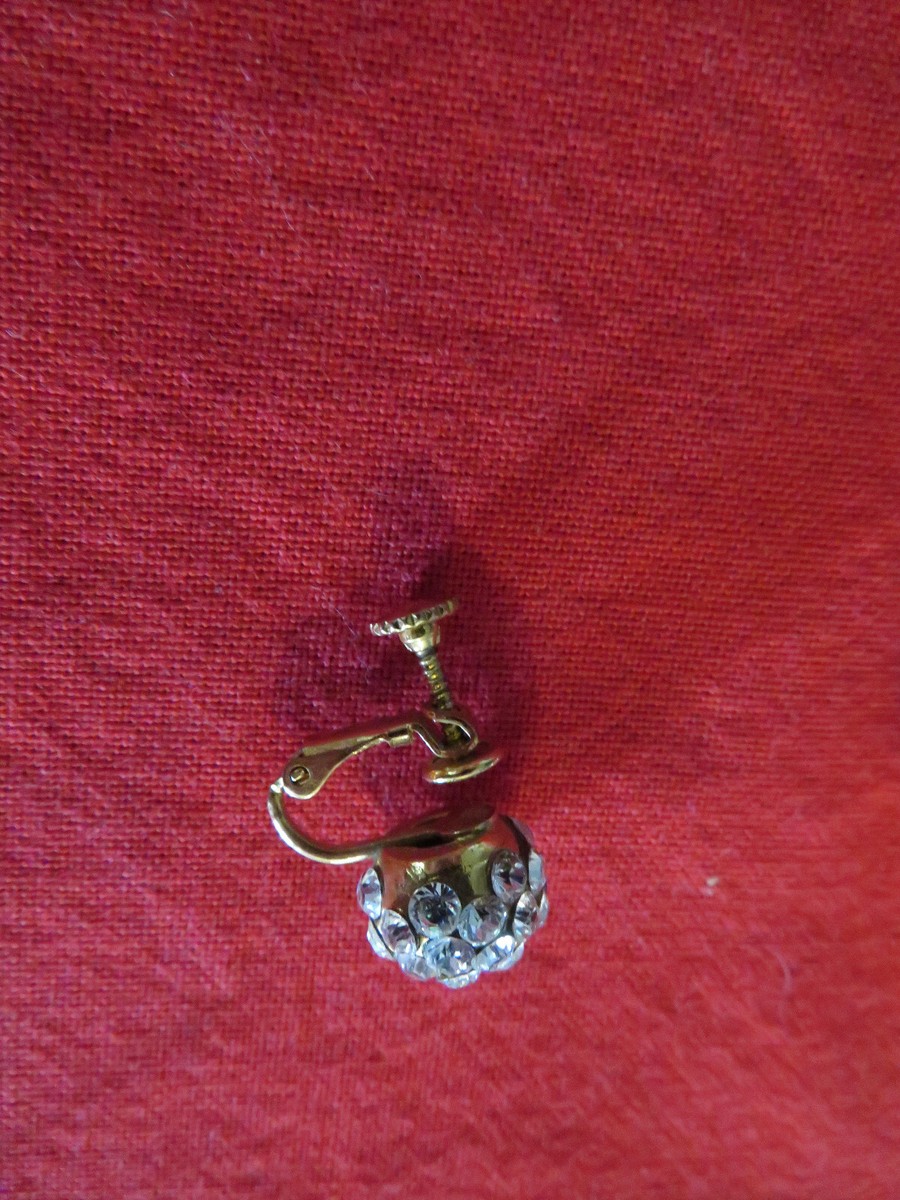 Boucle D'Oreille à Clips Une Ligne Paris - Strass Dorés, Occasion, Pour Un Look Chic Et Minimaliste