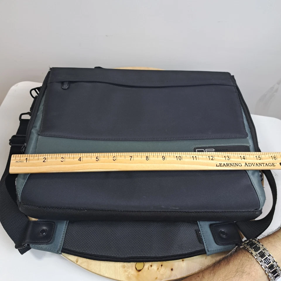 Bolso para PC portátil Belkin NE con acolchado grueso varios compartimentos Foto 4 de 4