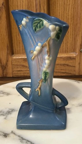 1946 Vintage Roseville Pottery Blue SNOWBERRY Tall Handled Vase IVI-7