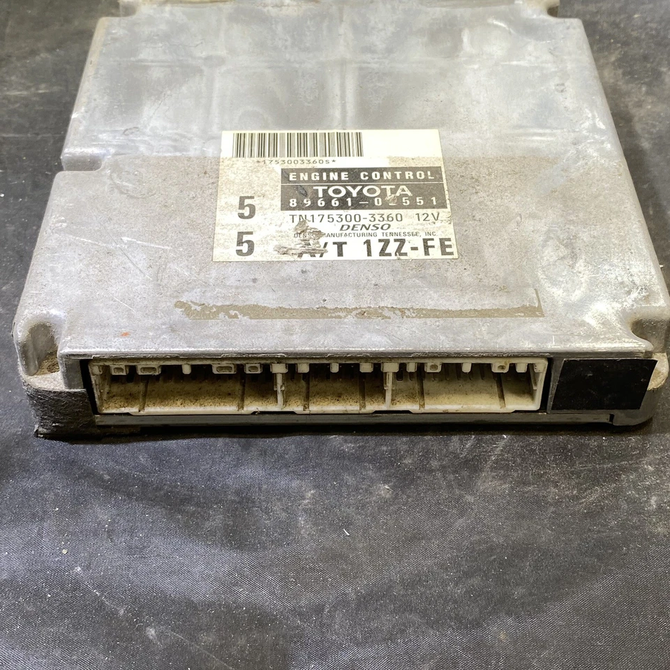 Toyota Corolla 89661-02551 1999 módulo de control del motor A/T 1zz-Fe Foto 3 de 4
