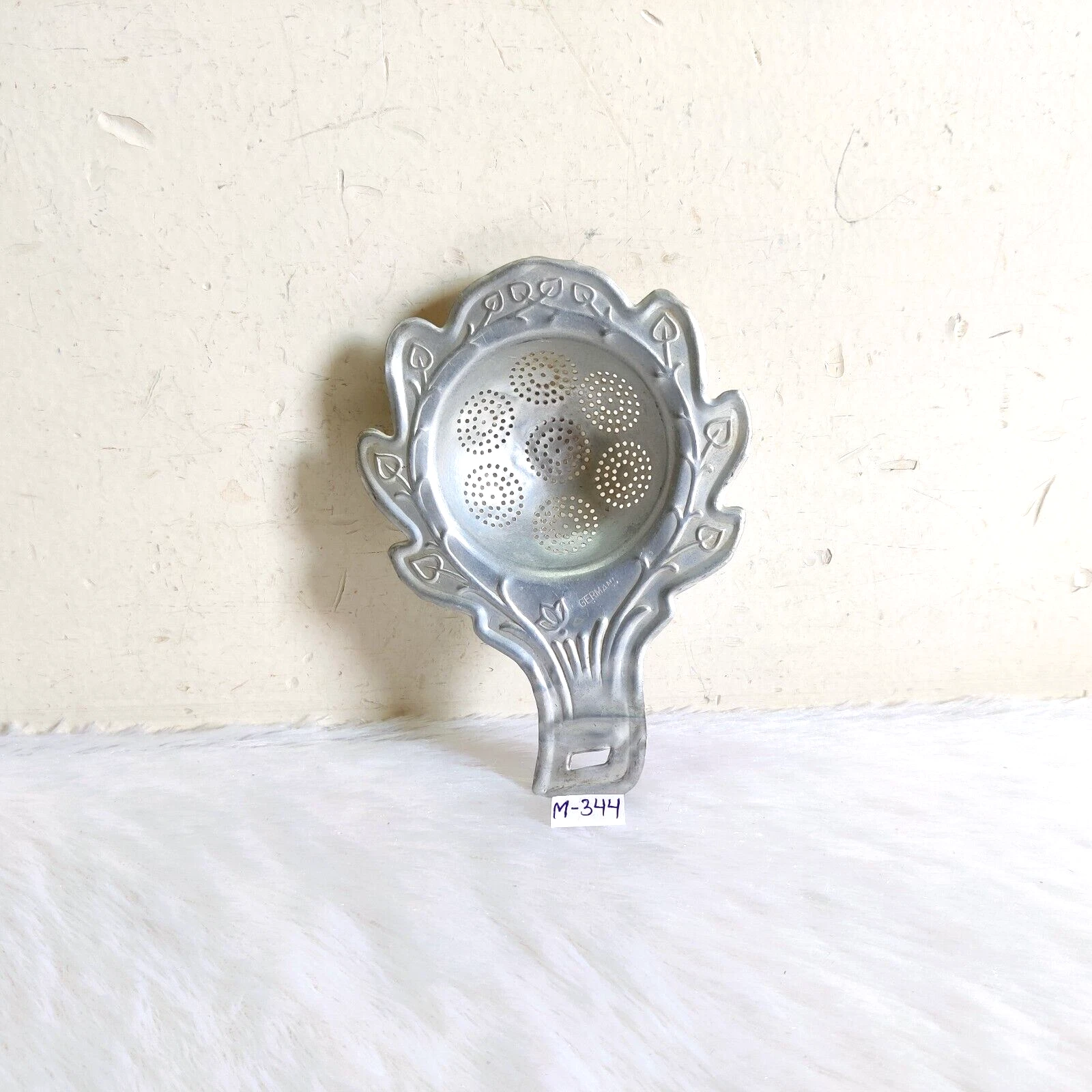 1930s Vintage Aluminium Tea Strainer Old Kitchenware Germany Collectible M344
Opens in a new window