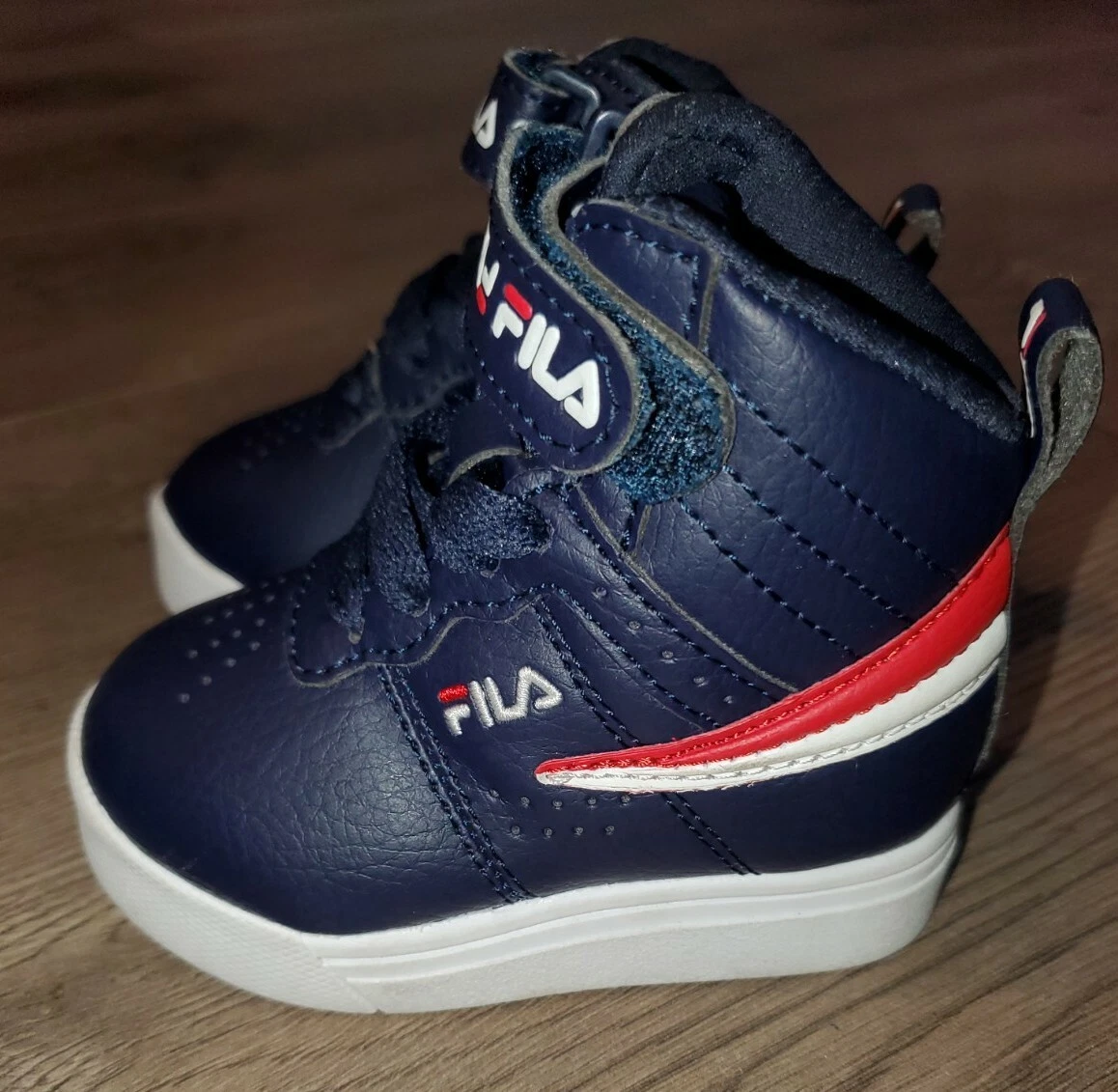 Fila boys deals running shoes