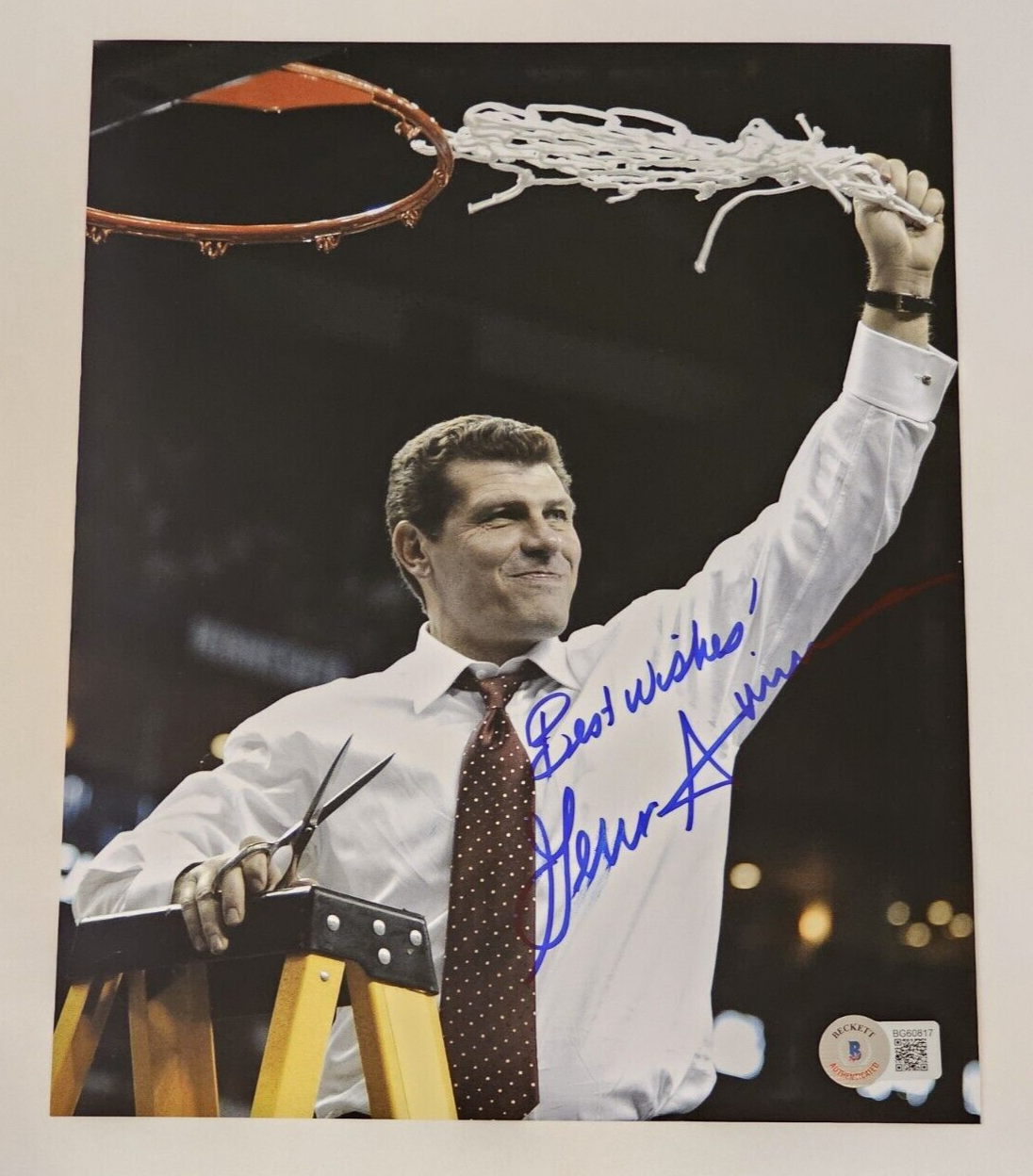 GENO AURIEMMA Signed 8x10 Photo-HOF 2006-UCONN HUSKIES BASKETBALL-Beckett 