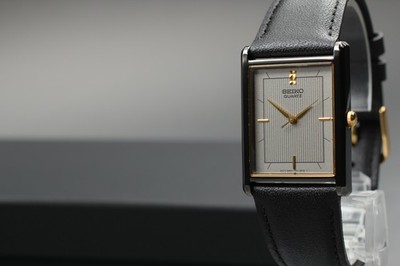 Vintage 1992 N MINT Seiko 7N01-5B50 SFR183P Black Tank Quartz Mens