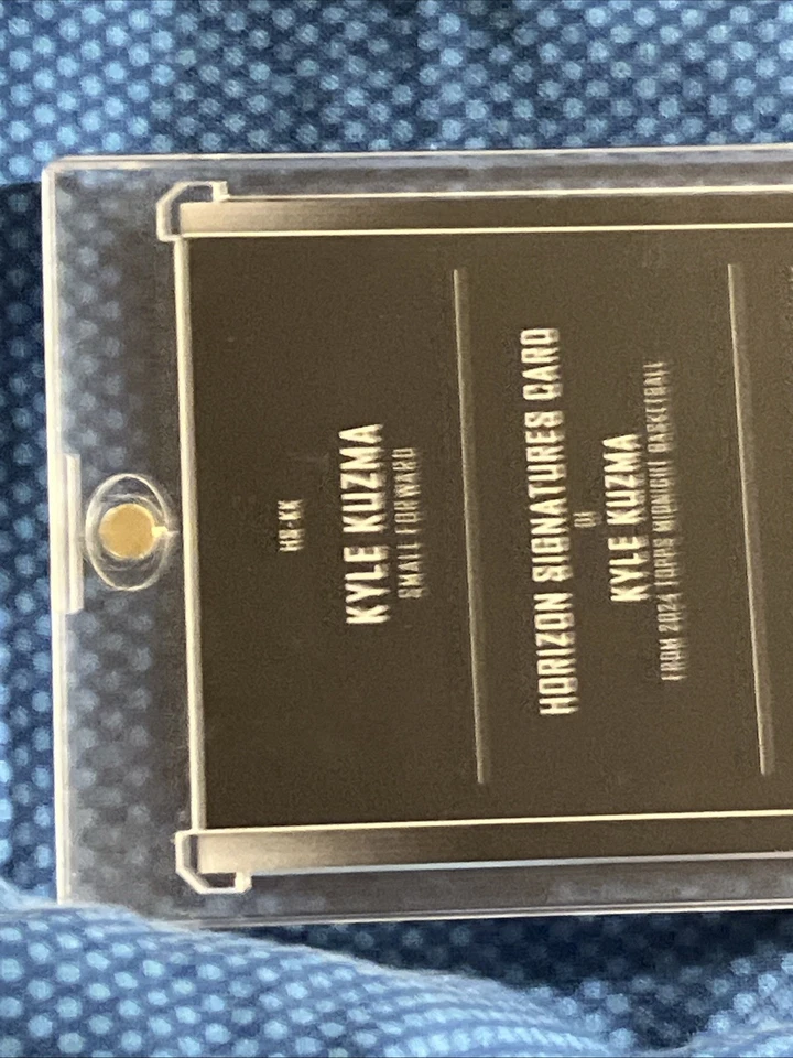 2023-24 Topps Midnight Horizon Signatures Kyle Kuzma #HS-KK Midnight/12 (AU) Foto 3 de 4