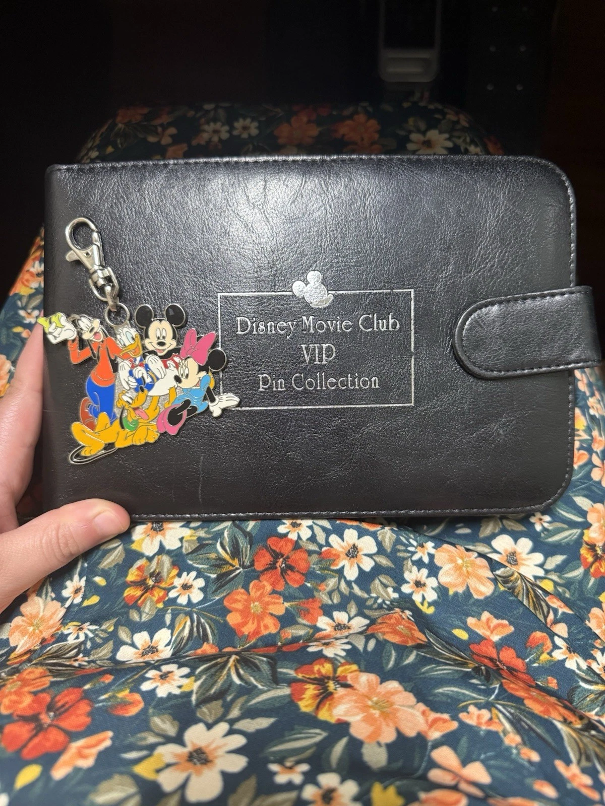 Disney Movie Club Pin Binder and Mickey Mouse Minnie Donald Goofy Pluto Keychain