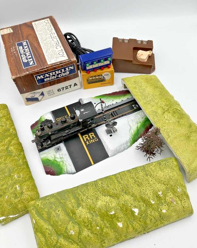 HO TRAIN LOT: TRACKS, TRANSFORMERS, MINI BALDWIN LOCOMOTIVE AND LOTS MORE!! - Image 3 of 4