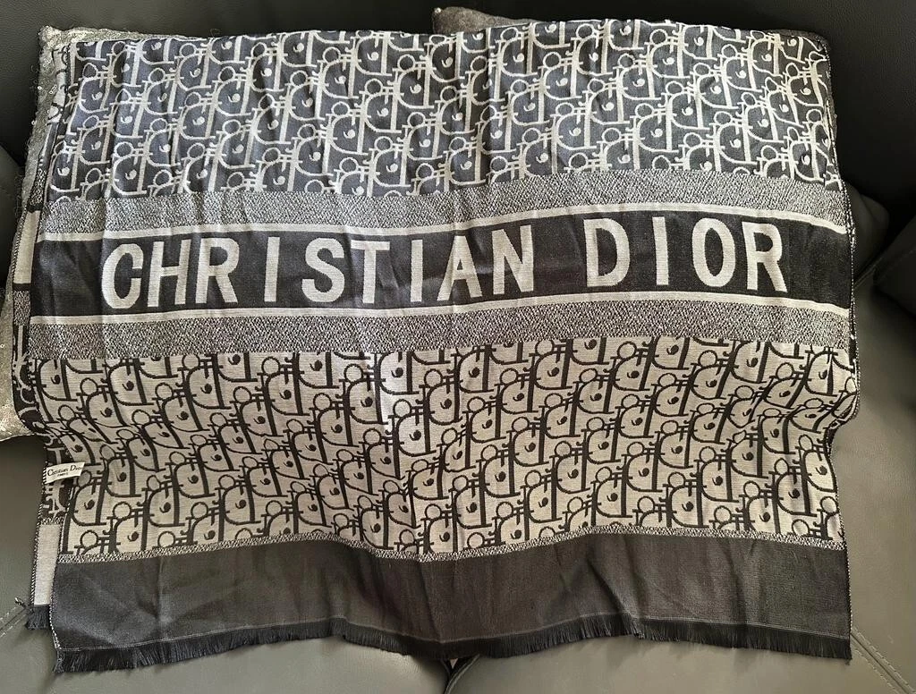 Écharpe cachemire Christian Dior. 65 x 190 cm