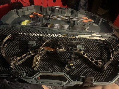 Mathews ''McPherson Series'' Monster 6 Right handed hunt package 60# limbs