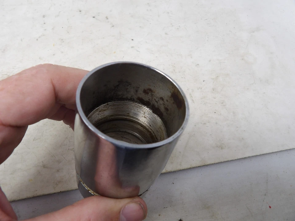 Tapa horquilla exterior Suzuki T20 TC250 1969 51151-11010 Foto 3 de 3