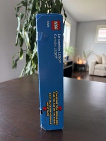 LEGO City: LEGO City Truck 3221 complete Set. RETIRED NEW SEALED Semi Truck