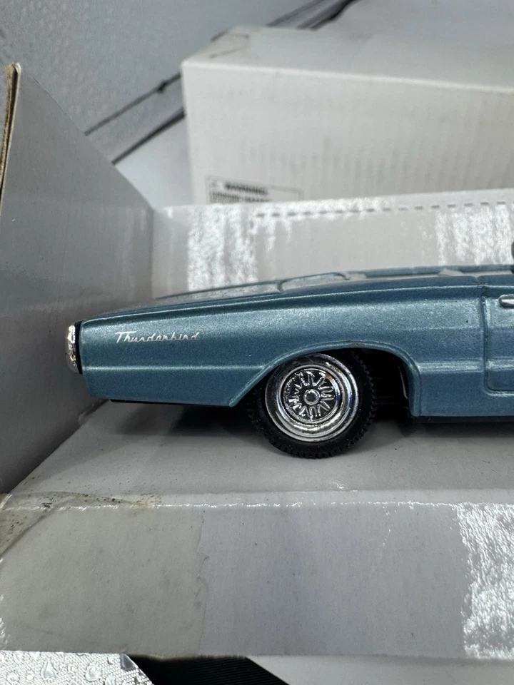 1/43 1966 Ford Thunderbird Diecast Model Car The National Motor Museum SS-48624 - Image 4 of 4