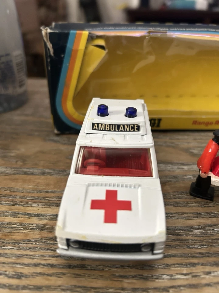 CORGI Range Rover Ambulance &EMT Stretcher 1974 VTG Vehicle Great Britain - Image 4 of 4
