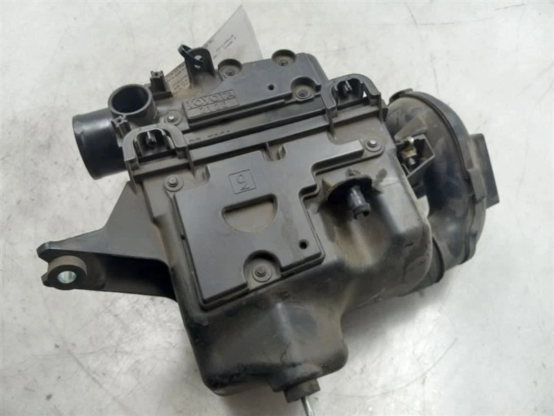 CAJA FILTRO AIRE TOYOTA PRIUS C 1.5L 4CYL 12-19  Foto 2 de 4