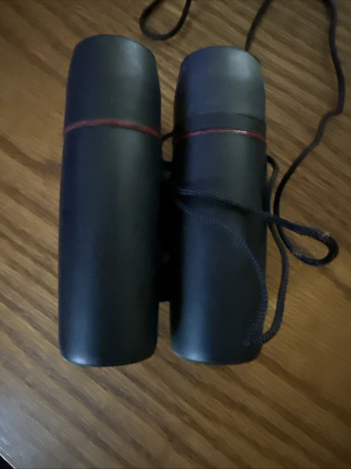 Small Binoculars 30*60 126m/1000m Field 7.2, 3.5” Tall, 2.5” Closed, With Case - Image 2 of 4