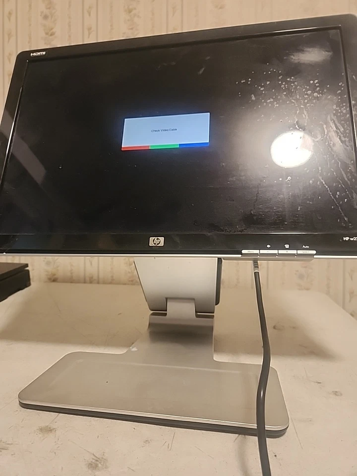 HP W2207h 22" Widescreen LCD Monitor w/Built-in Speaker USB 2.0 VGA HDMI  - Image 2 of 4