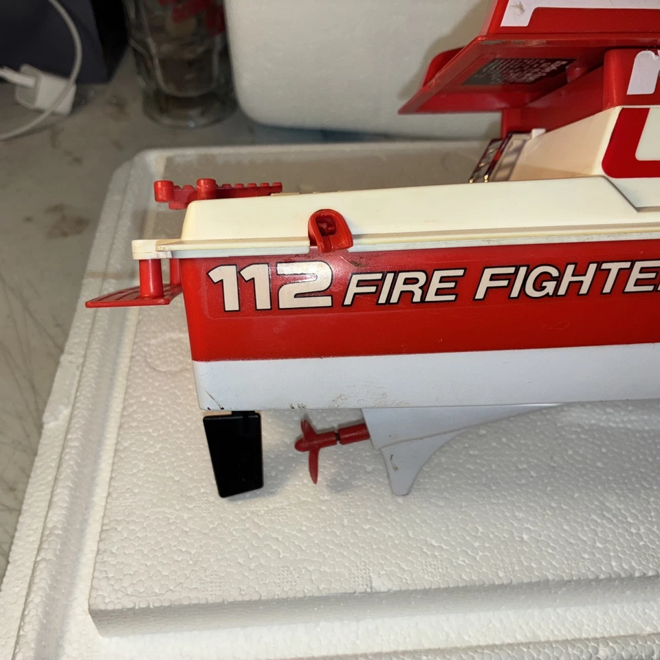 Radio Shack Vintage RC Fire-Fighting Speed Cruiser Working Tested Boat 60-4072 - Image 2 of 4