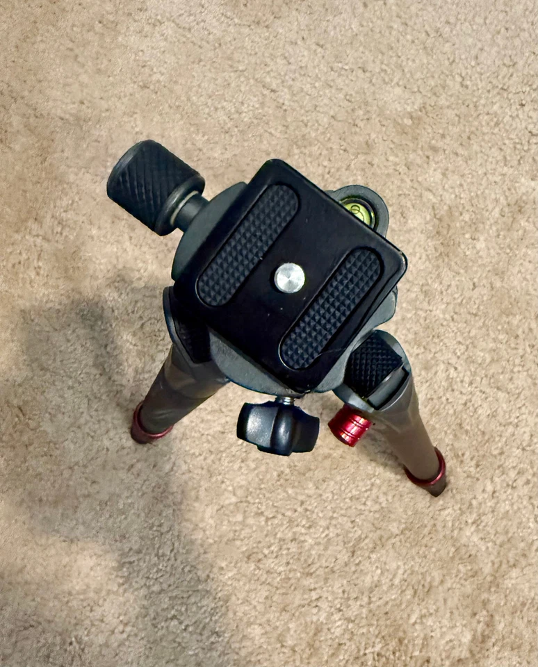 Vanguard VEO 235AB Aluminum Travel Tripod w/ TBH-50 Ball Head - Image 3 of 4