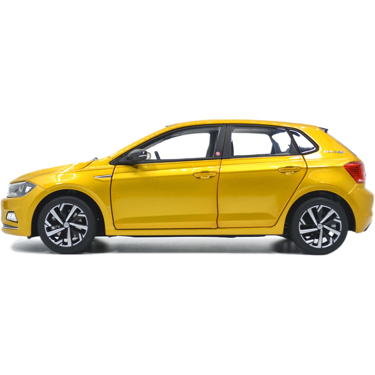 1:18 Scale Volkswagen Polo Plus 2019 Gold Diecast Model Car Toy