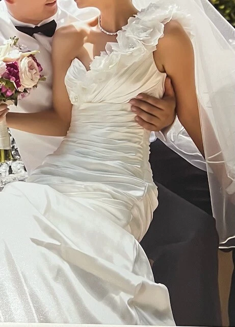 Vestido de noiva branco tamanho 2 um ombro flores trompete cetim sedoso - Imagem 3 de 4