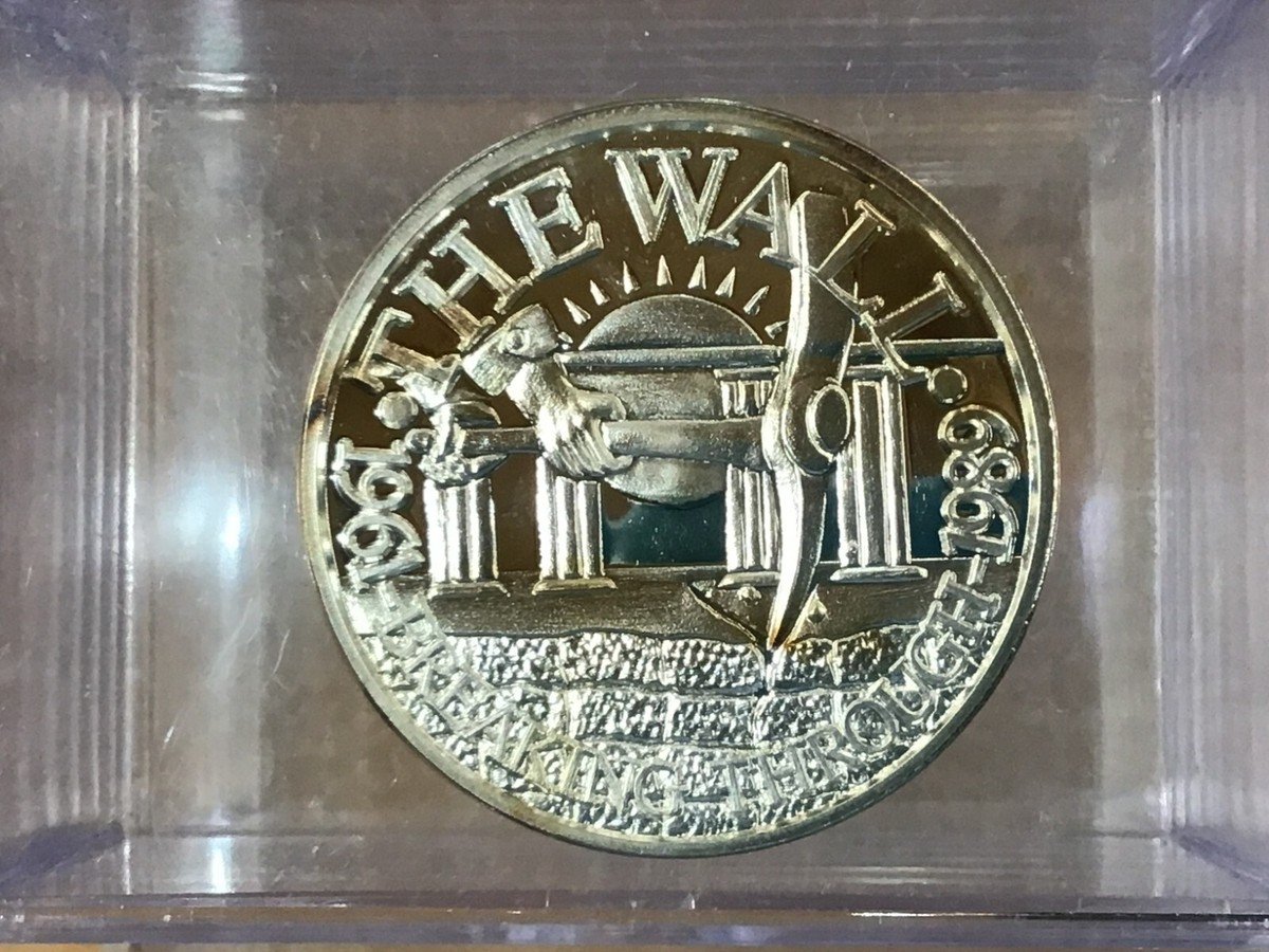 1989 The Berlin Wall Breaking Through for Freedom 3 oz Silver Art