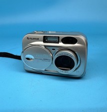 Fujifilm Digital Camera FinePix 2600 Zoom 2.0MP Silver Tested