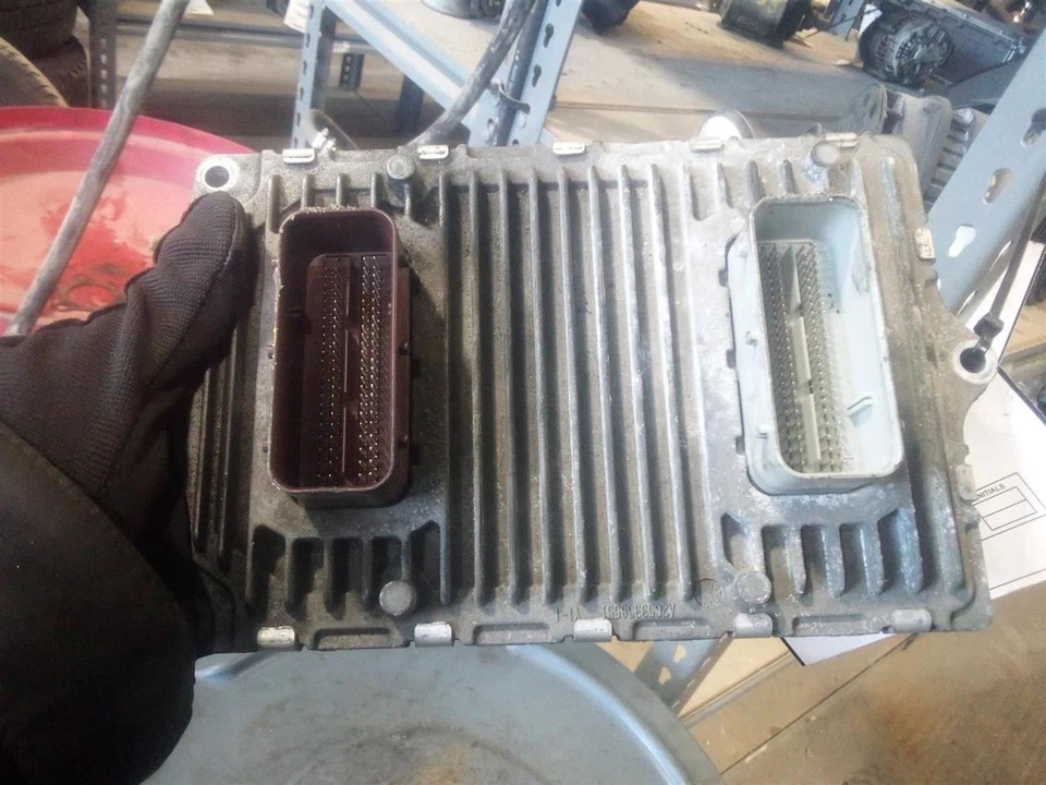 Módulo de control electrónico ECM del motor 2,0 L compatible con calibre 11-12 26710378 Foto 3 de 4