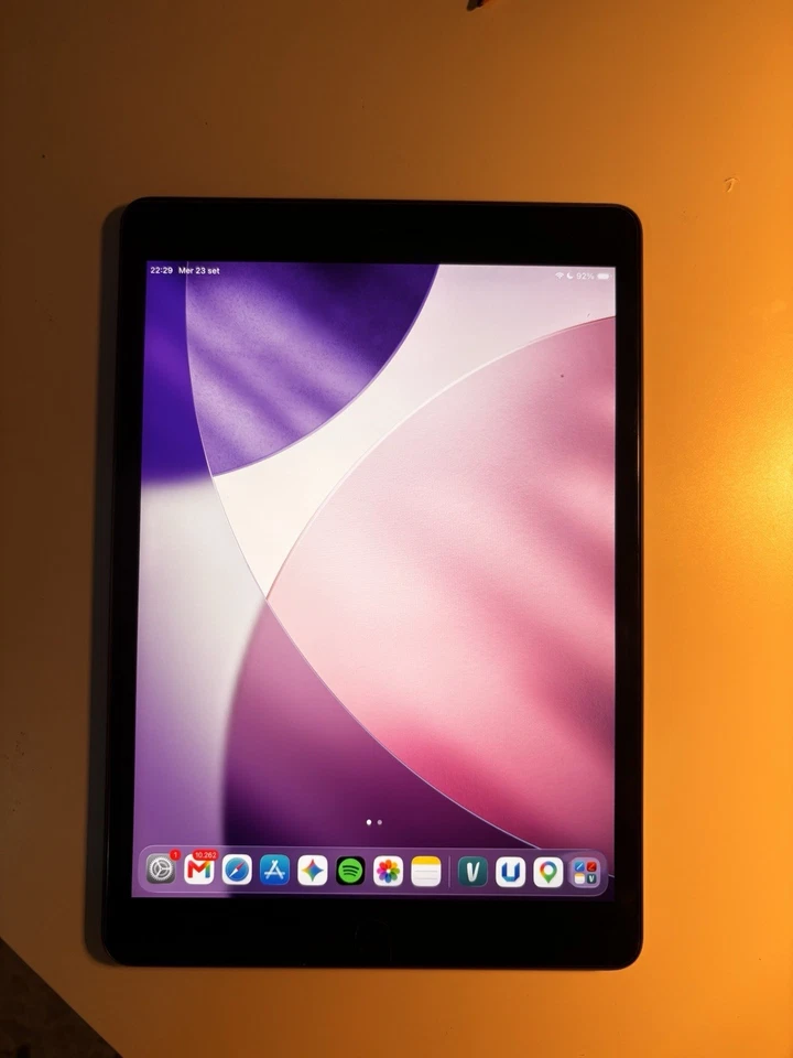 Apple iPad 10 · 128GB · Wi-Fi, foto 2 di 3