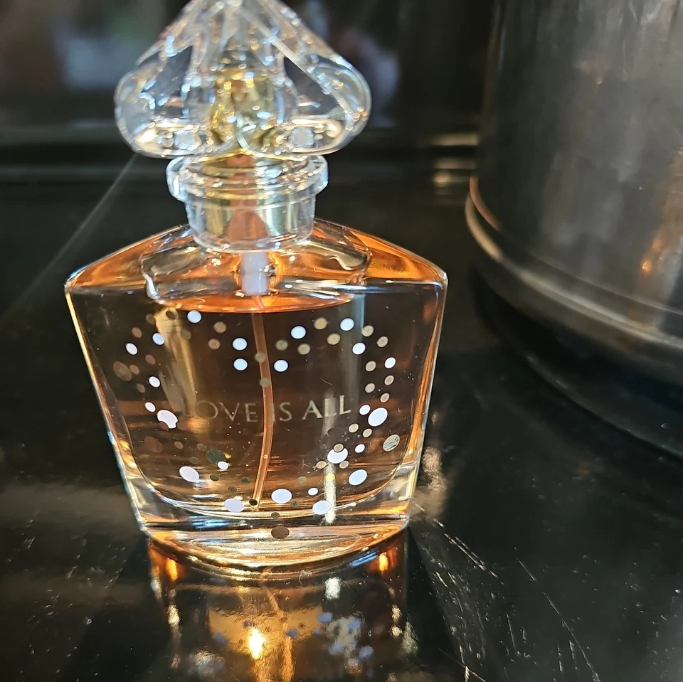 LOVE IS ALL GUERLAIN Eau De Toilette Spray 1,7 oz / 50 ml Nuevo en caja Foto 2 de 4